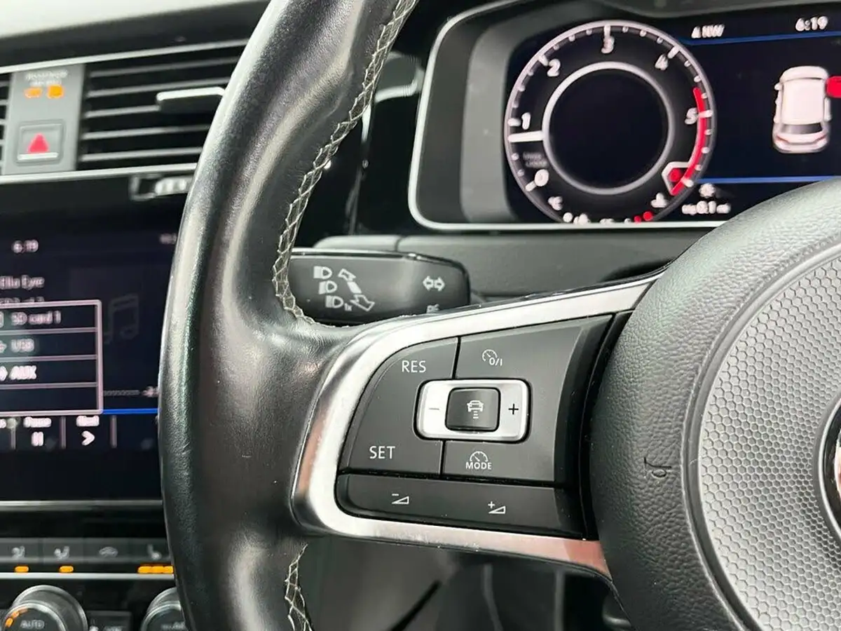 2018-volkswagen-golf-20tdi-gtd-hatchback-5d-big-27