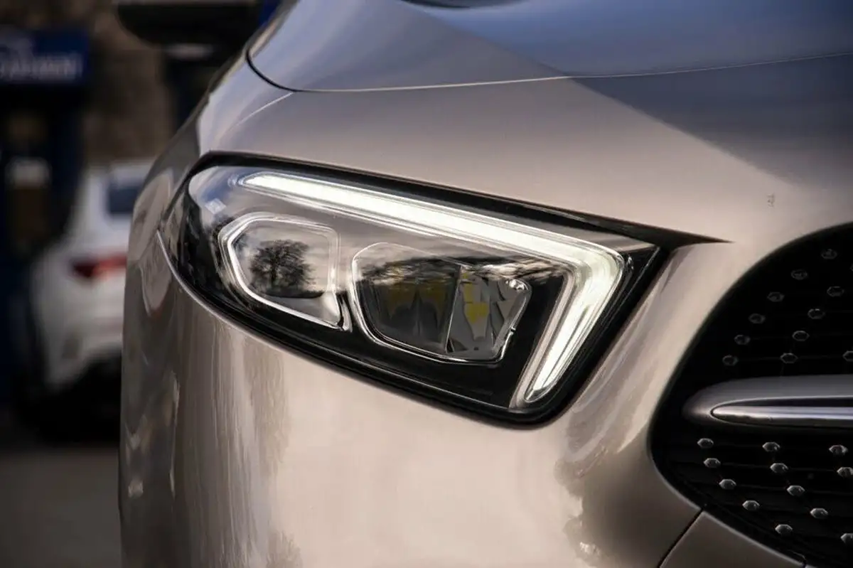2020-mercedes-benz-a-class-13-a200-amg-line-hatchback-5d-big-34