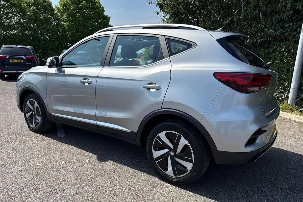 2022-mg-zs-suv-e-trophy-ev-156ps-long-range-big-29
