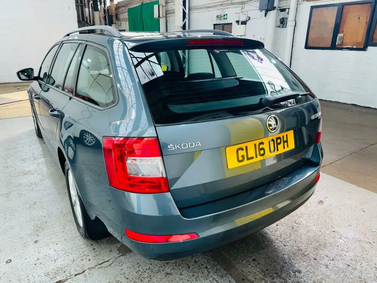 2016-skoda-octavia-16tdi-estate-dsg-big-5