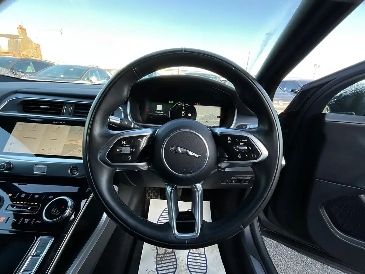 2021-jaguar-i-pace-ev400-black-big-27