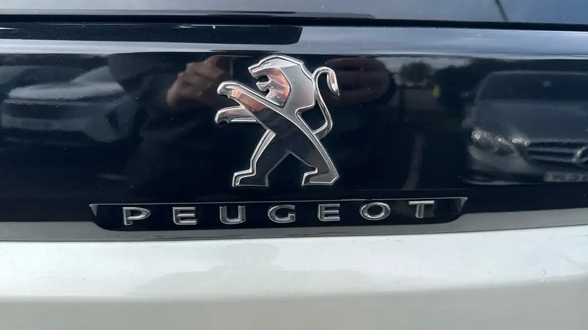 2021-peugeot-5008-suv-12-puretech-gt-premium-big-24