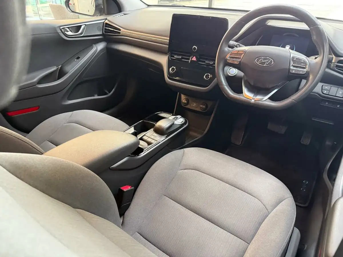 2022-hyundai-ioniq-e-premium-electric-big-16