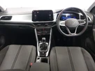 2022-volkswagen-t-roc-15-tsi-life-small-2