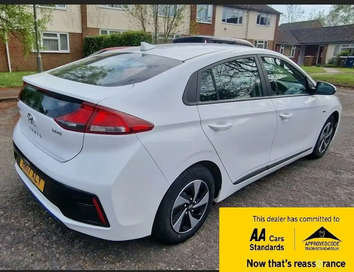 2017-hyundai-ioniq-16-gdi-se-hybrid-big-3