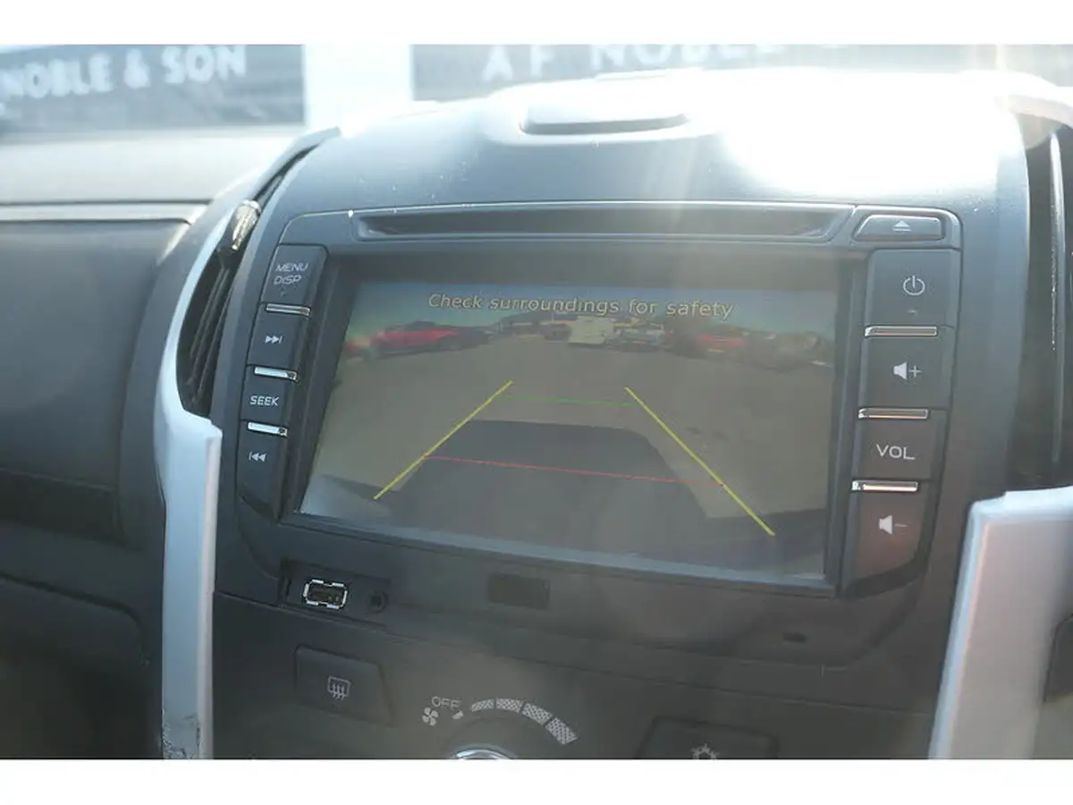 2019-isuzu-d-max-19td-yukon-double-pick-up-big-21