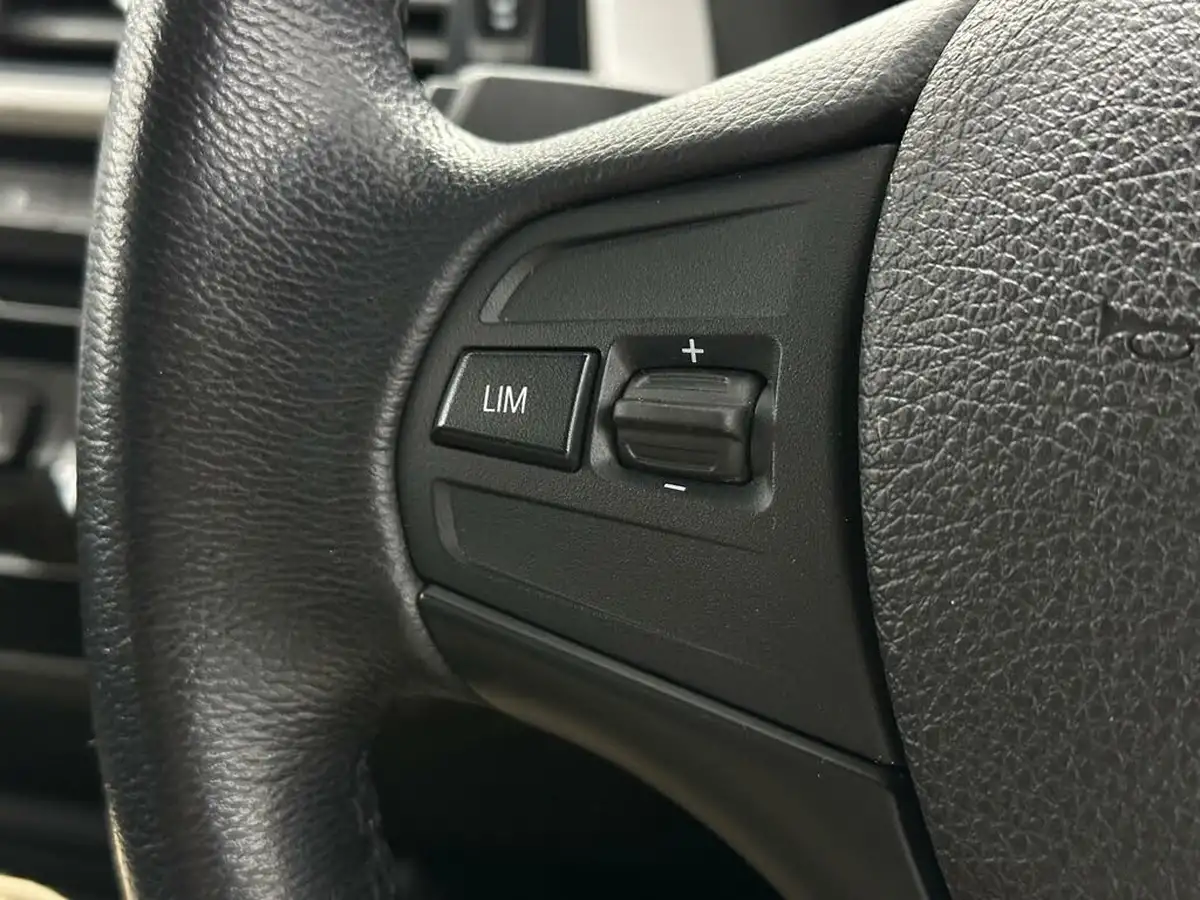 2018-bmw-1-series-20td-118d-se-5d-big-12