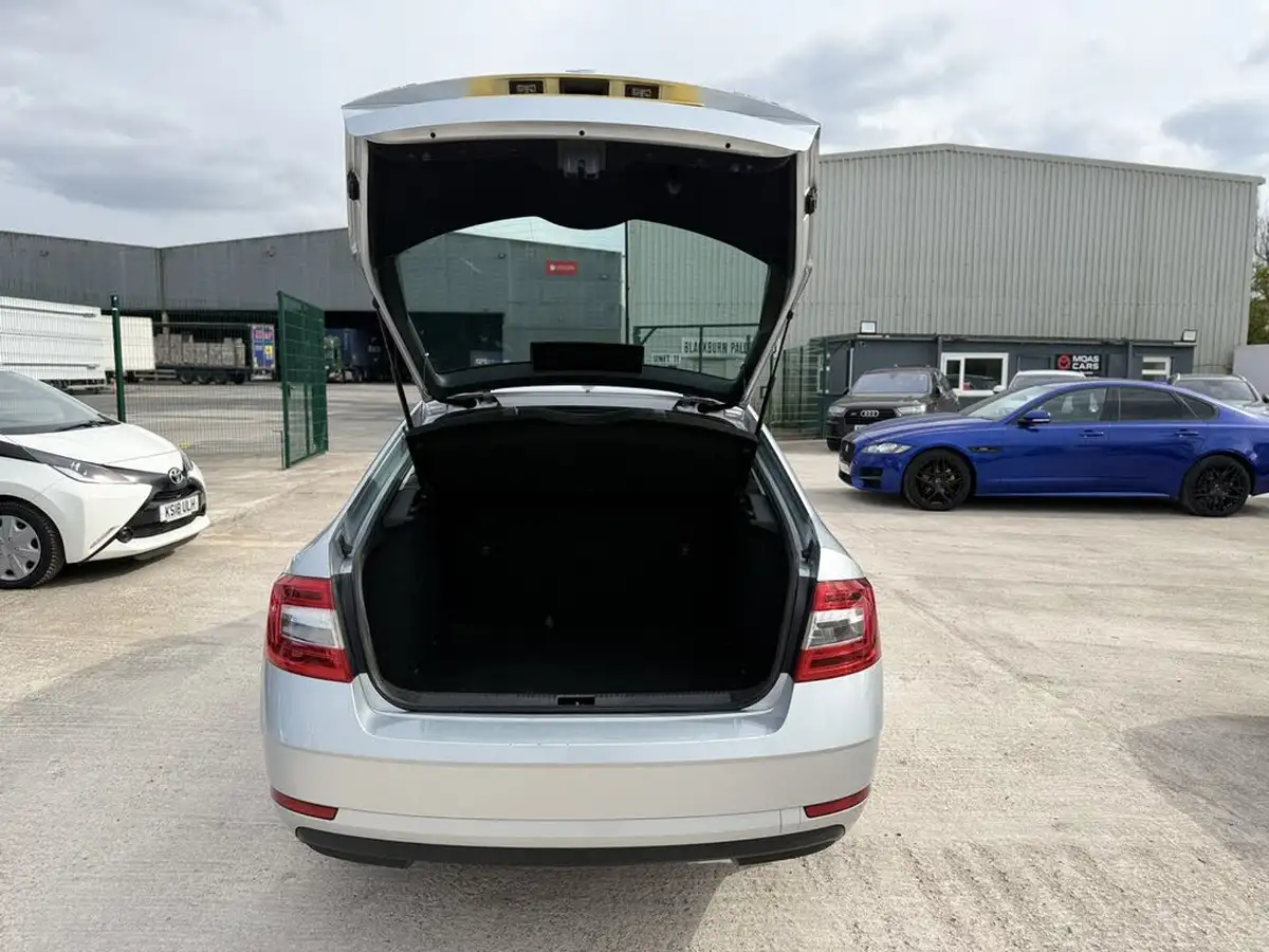 2020-skoda-octavia-10-tsi-s-hatchback-big-28