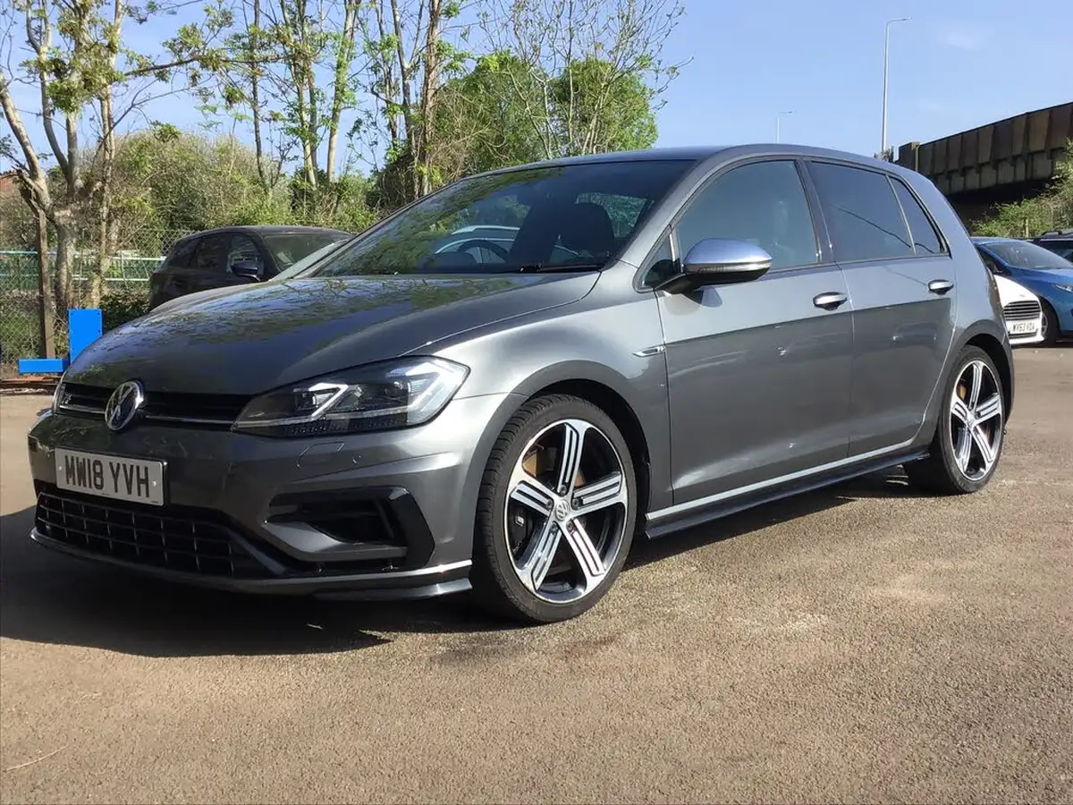 2018-volkswagen-golf-20-tsi-r-hatchback-5d-big-2