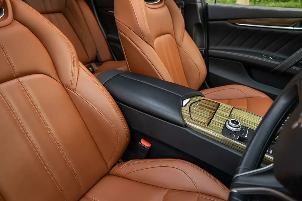 2020-maserati-ghibli-30td-gransport-big-44