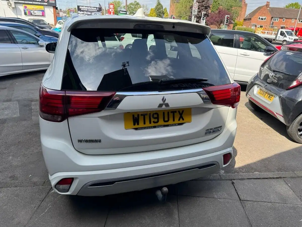 2019-mitsubishi-outlander-24-4h-phev-big-20
