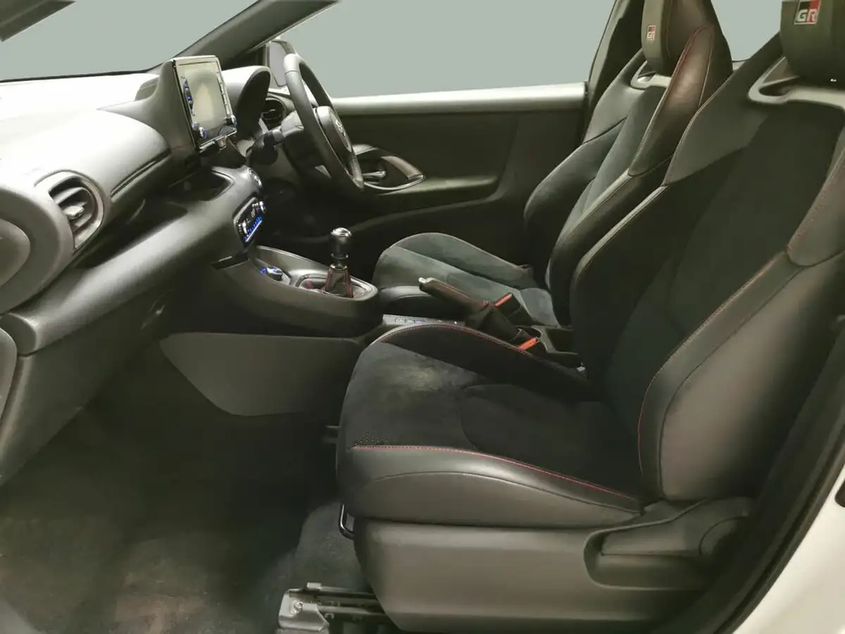 2021-toyota-yaris-16-gr-circuit-pack-big-3