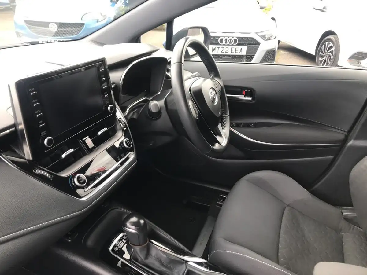 2022-toyota-corolla-18-vvt-i-icon-120bhp-trk-hatchback-5d-big-4