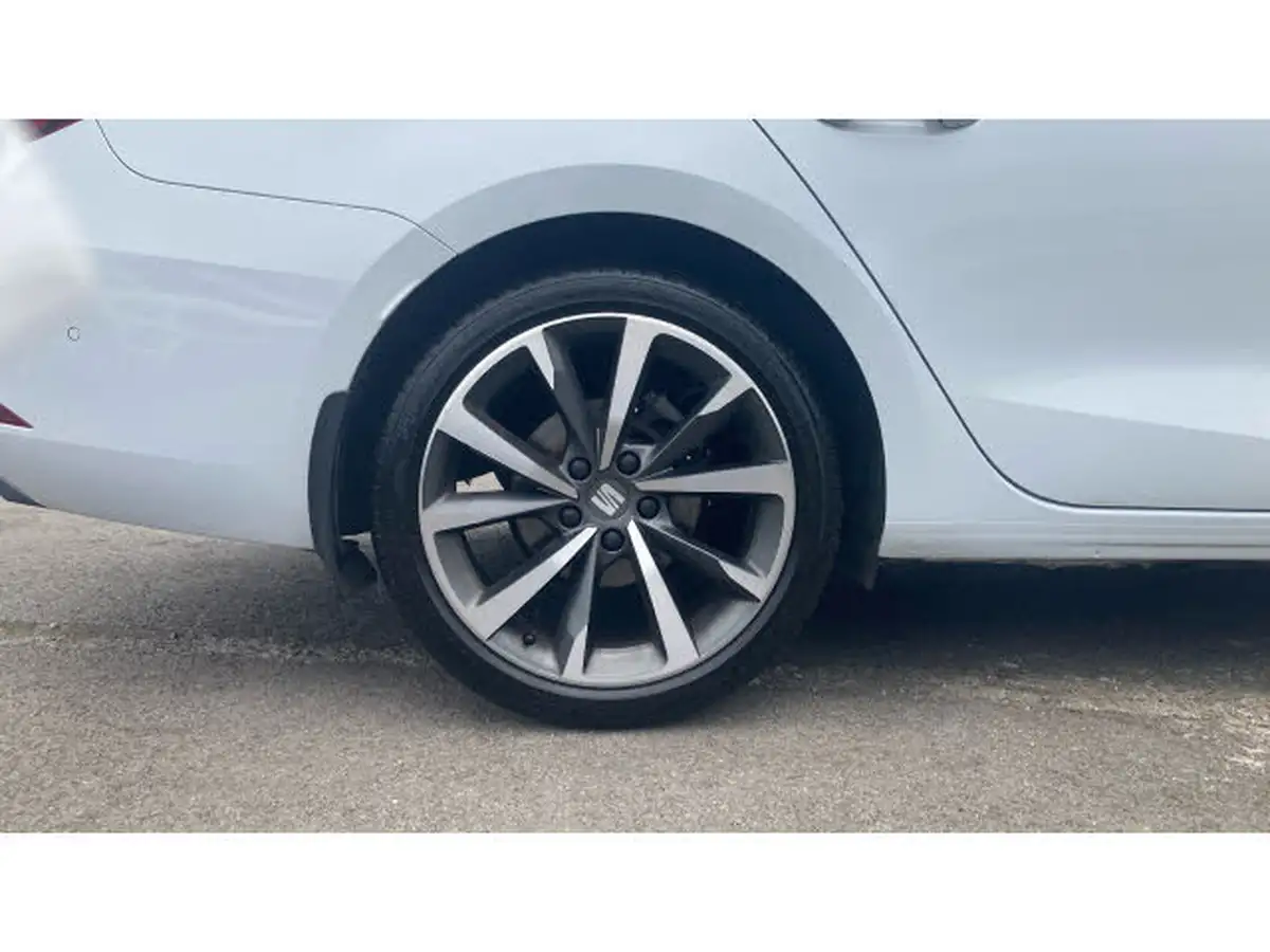 2024-seat-leon-15-e-hybrid-fr-sport-estate-big-4