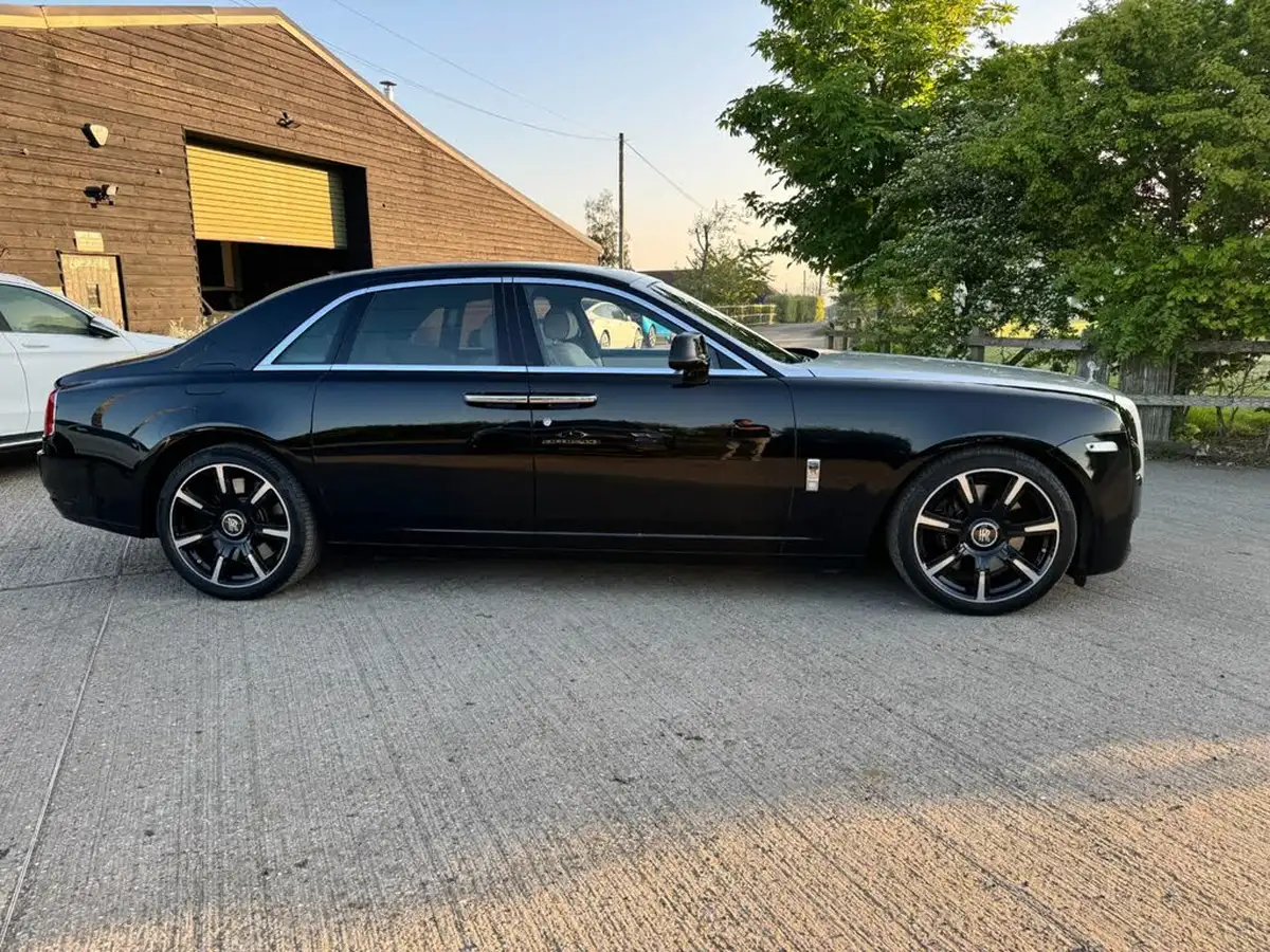2016-rolls-royce-ghost-66-ewb-big-13