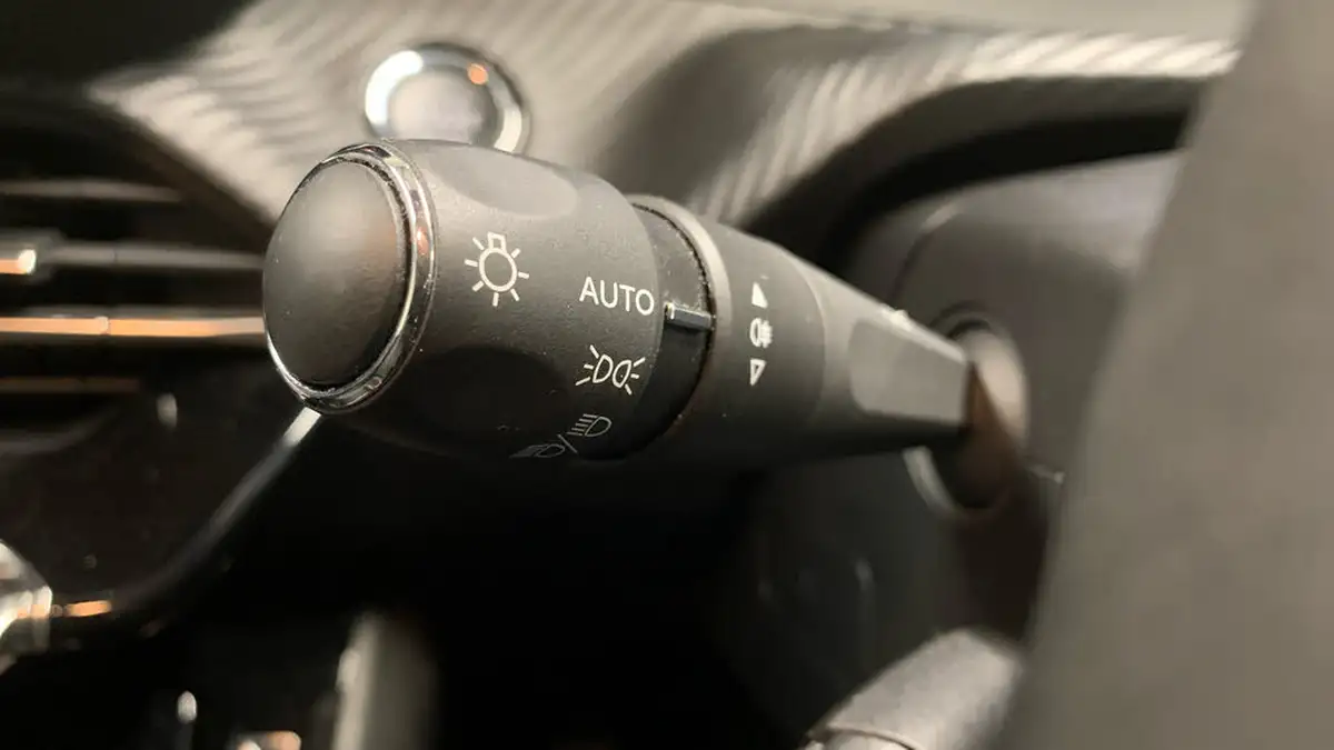2022-peugeot-208-12-puretech-allure-100bhp-big-26