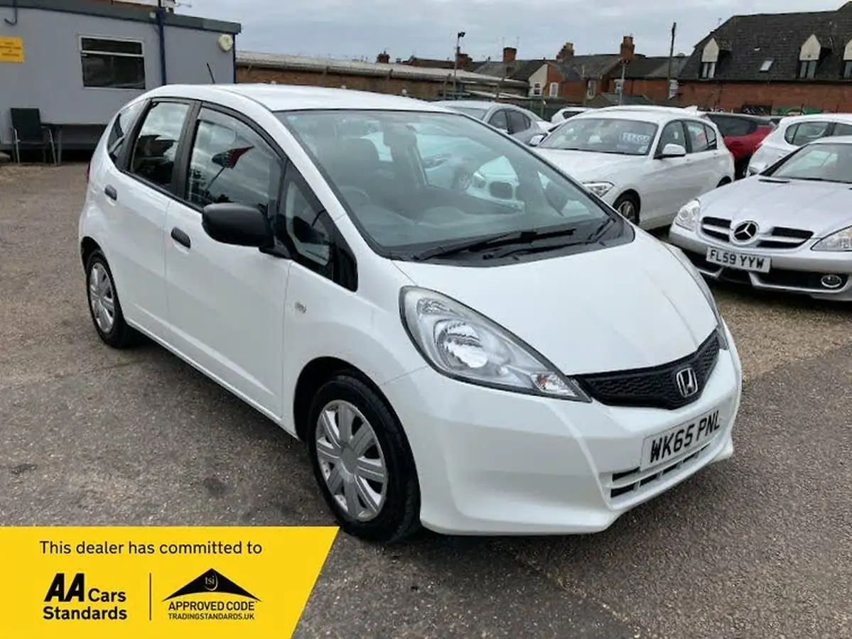 2015-honda-jazz-12-s-big-0