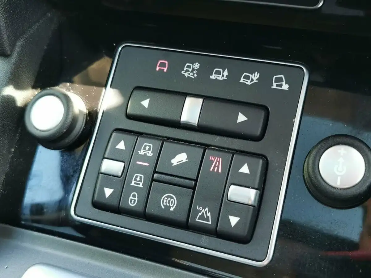 2015-land-rover-discovery-4-30-sd-v6-hse-big-57