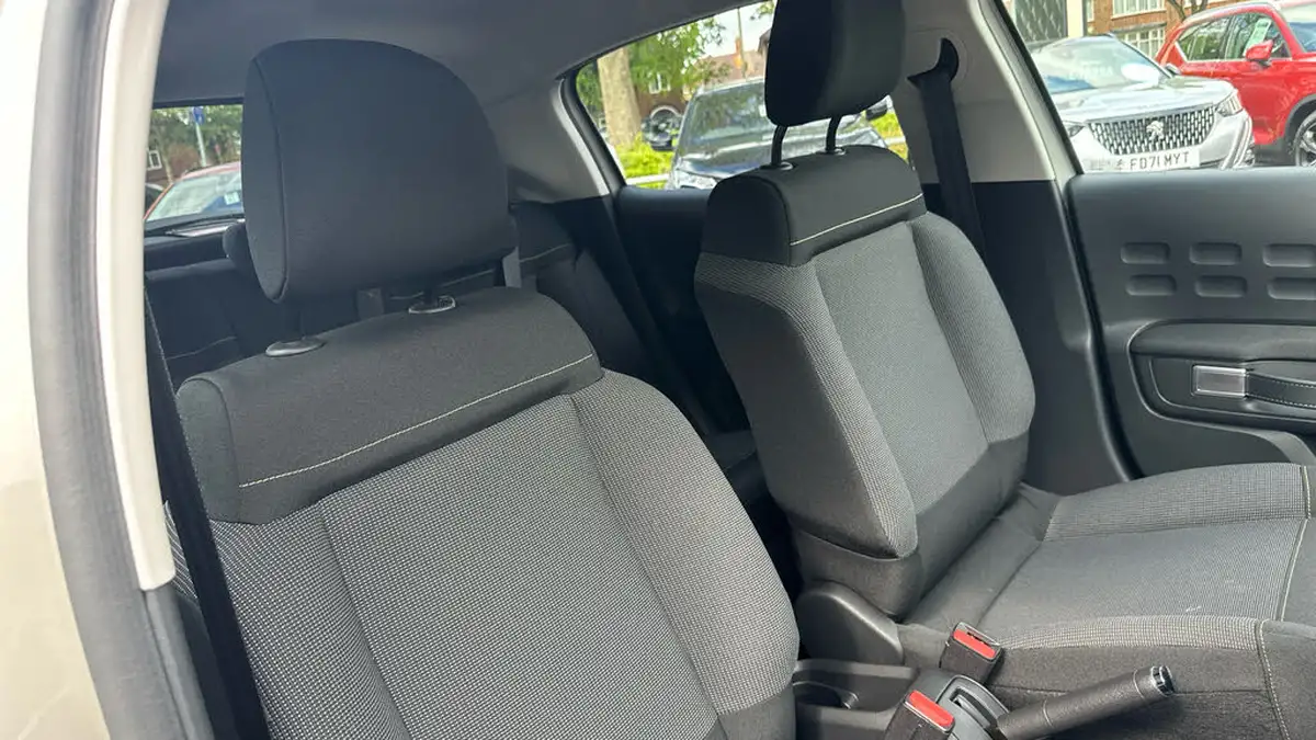 2025-citroen-c3-12-puretech-plus-110ps-eat6-big-41