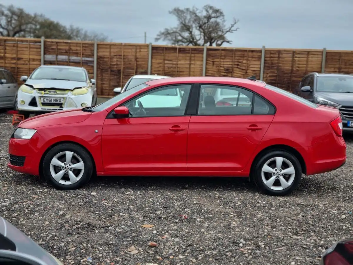 2013-skoda-rapid-12-se-86ps-big-8
