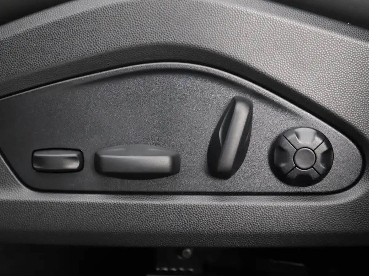 2025-porsche-macan-e-electric-big-27