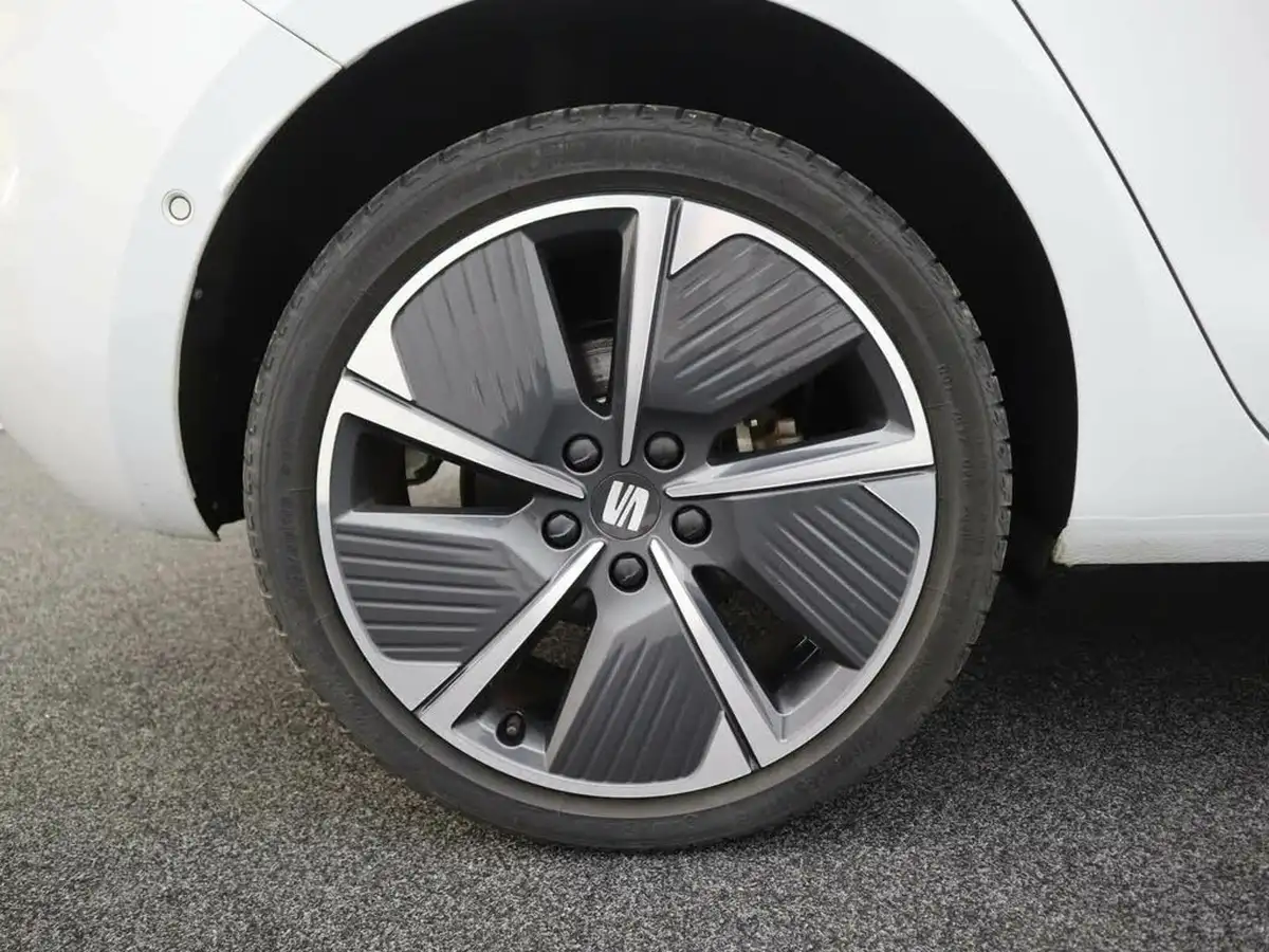 2021-seat-leon-14-e-hybrid-xcellence-lux-hatchback-big-5