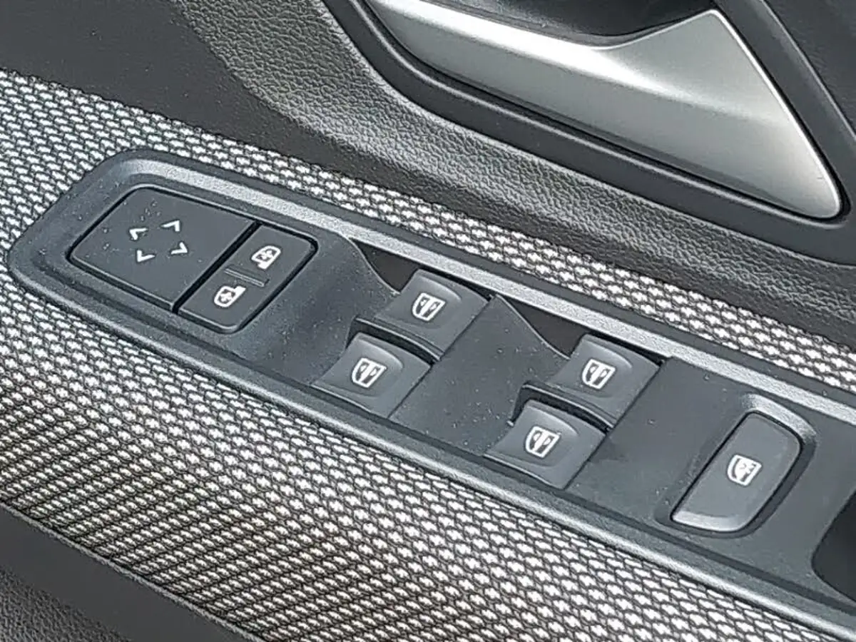 2023-dacia-sandero-10-tce-expression-90bhp-big-12