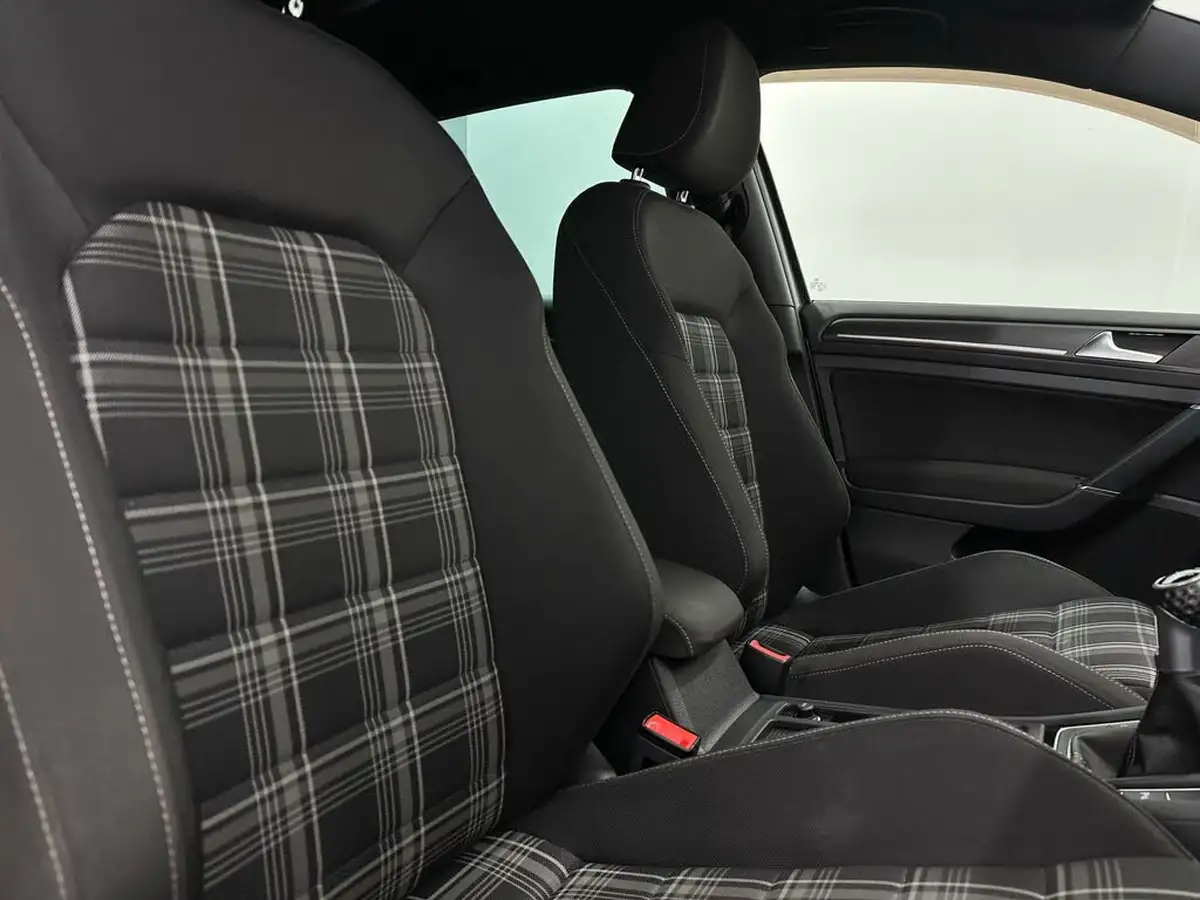 2018-volkswagen-golf-20tdi-gtd-hatchback-5d-big-29