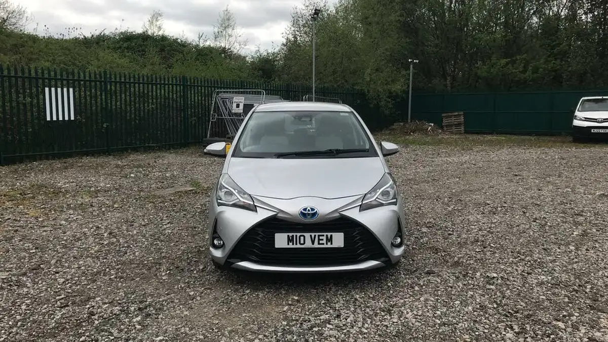 2019-toyota-yaris-15-vvt-i-icon-tech-hybrid-big-14