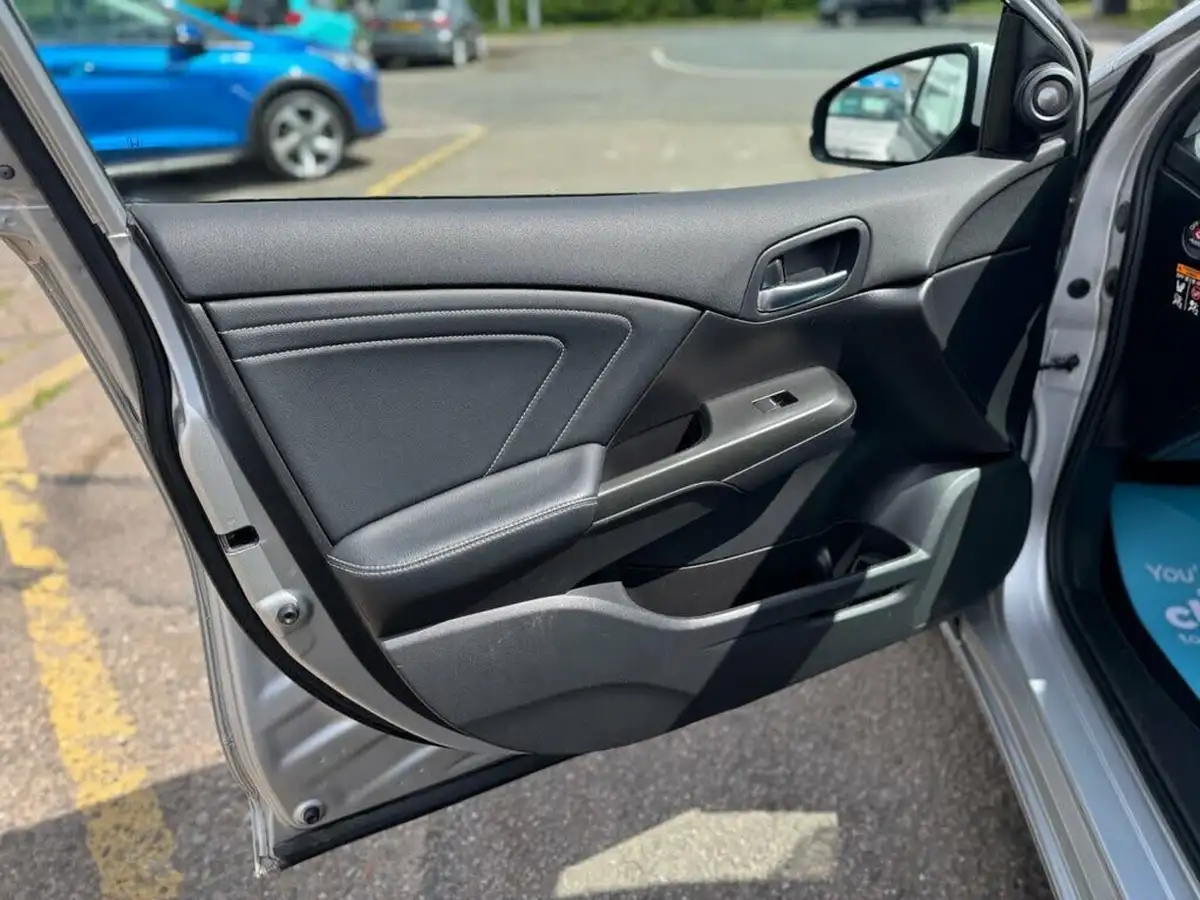 2015-honda-civic-16-i-dtec-sr-honda-connect-with-navi-tourer-big-24