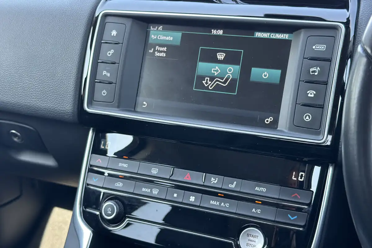 2016-jaguar-xe-20d-prestige-180ps-auto-big-13