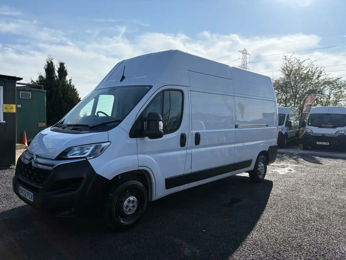 2022-citroen-relay-22bluehdi-35-l3h3-enterprise-big-15