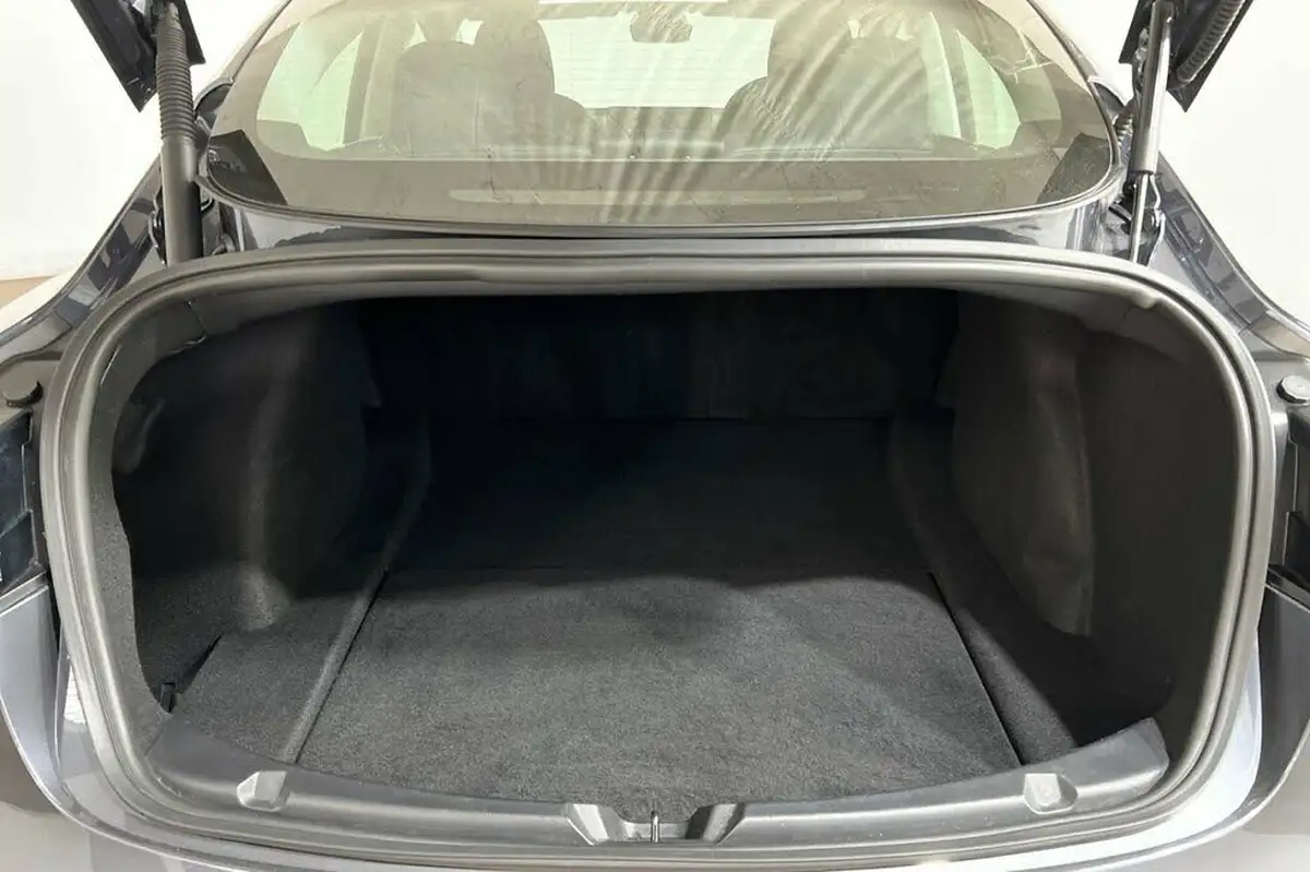 2020-tesla-model-3-e-long-range-big-38