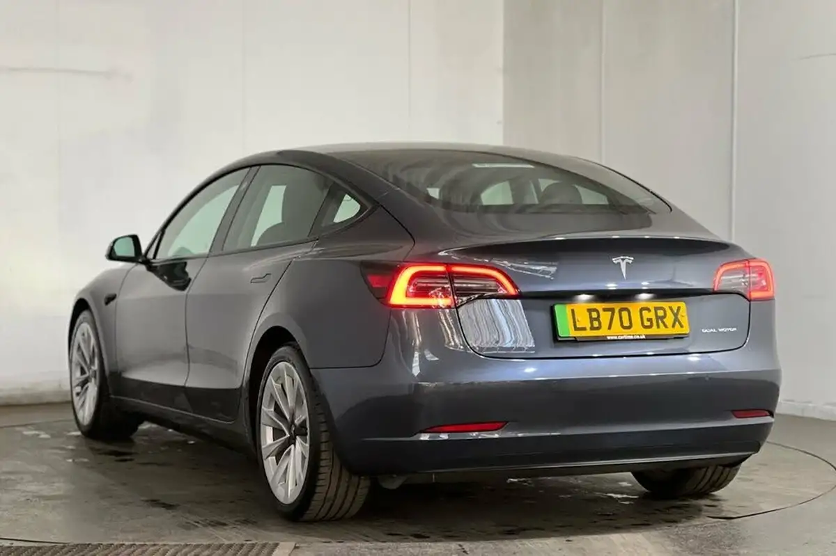 2020-tesla-model-3-e-long-range-big-14