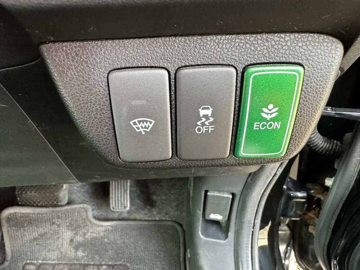 2012-honda-jazz-big-38