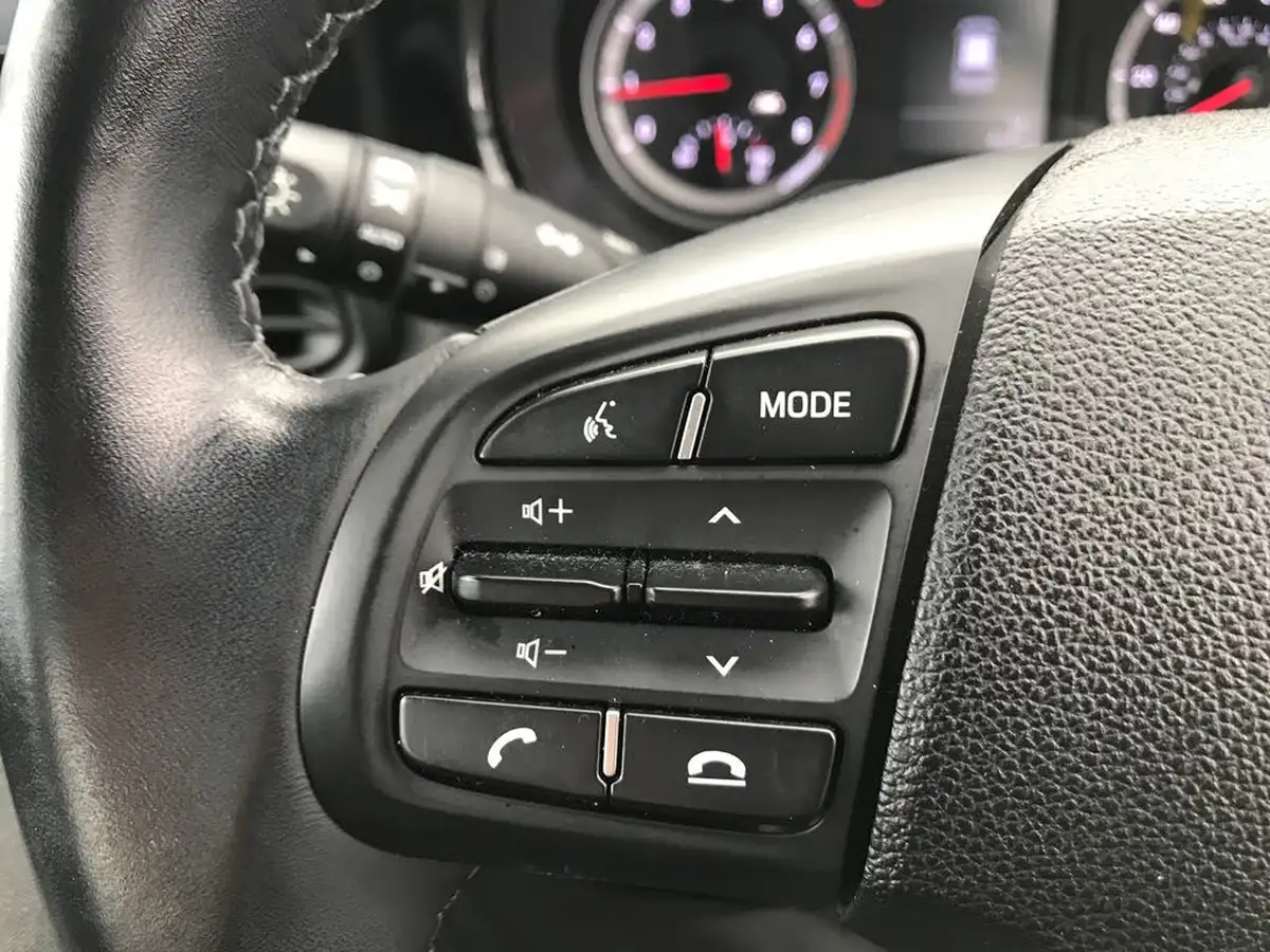 2022-hyundai-i10-12-se-connect-auto-big-22