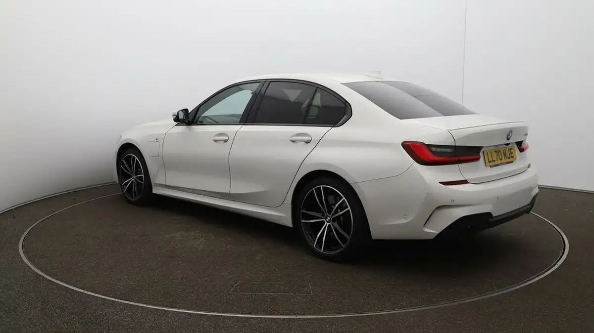 2020-bmw-3-series-20-330e-m-sport-saloon-4d-big-5