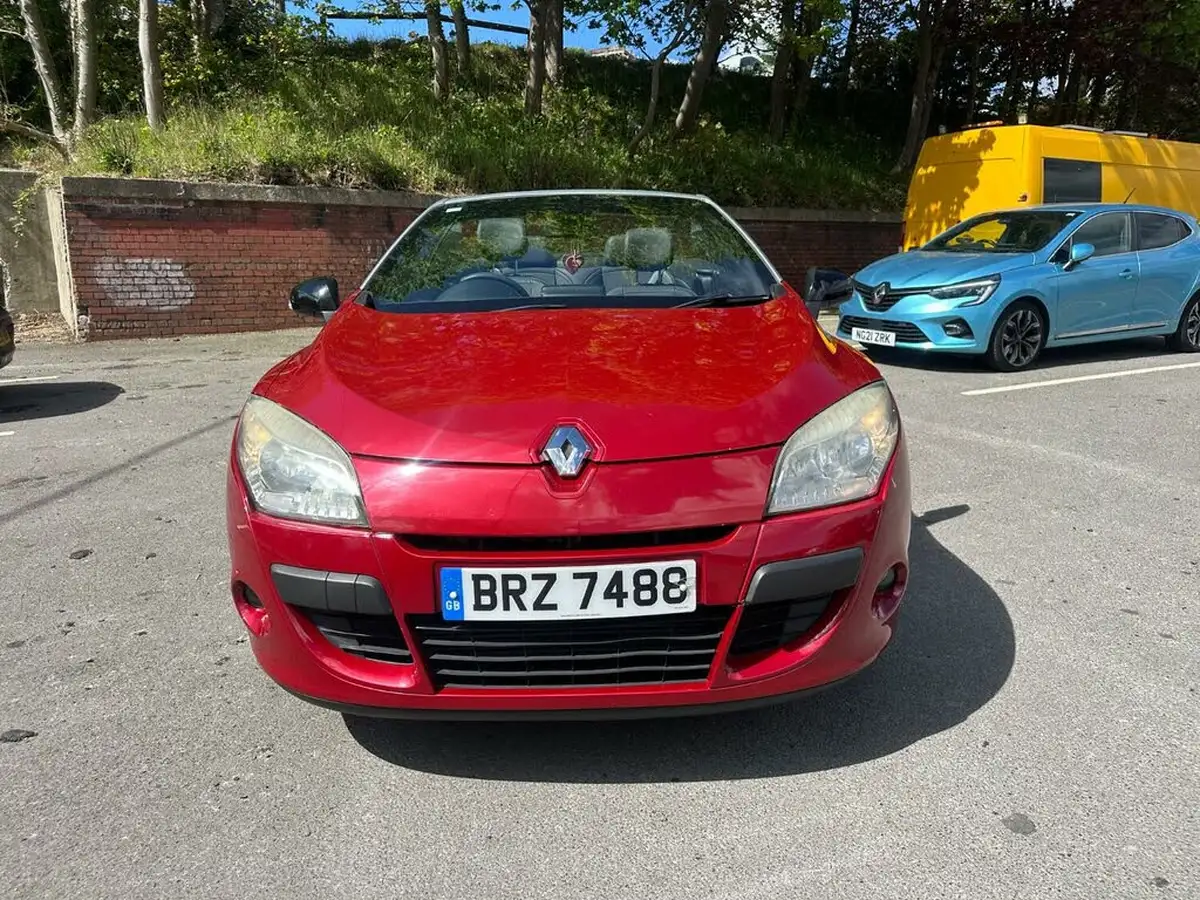 2010-renault-megane-14-dynamique-tom-tom-130-coupe-convertible-2d-big-5