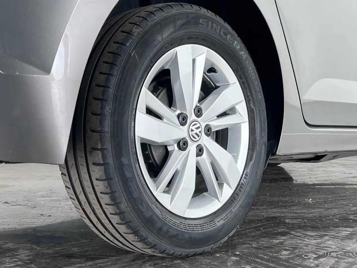 2019-volkswagen-polo-10-tsi-se-ss-big-8