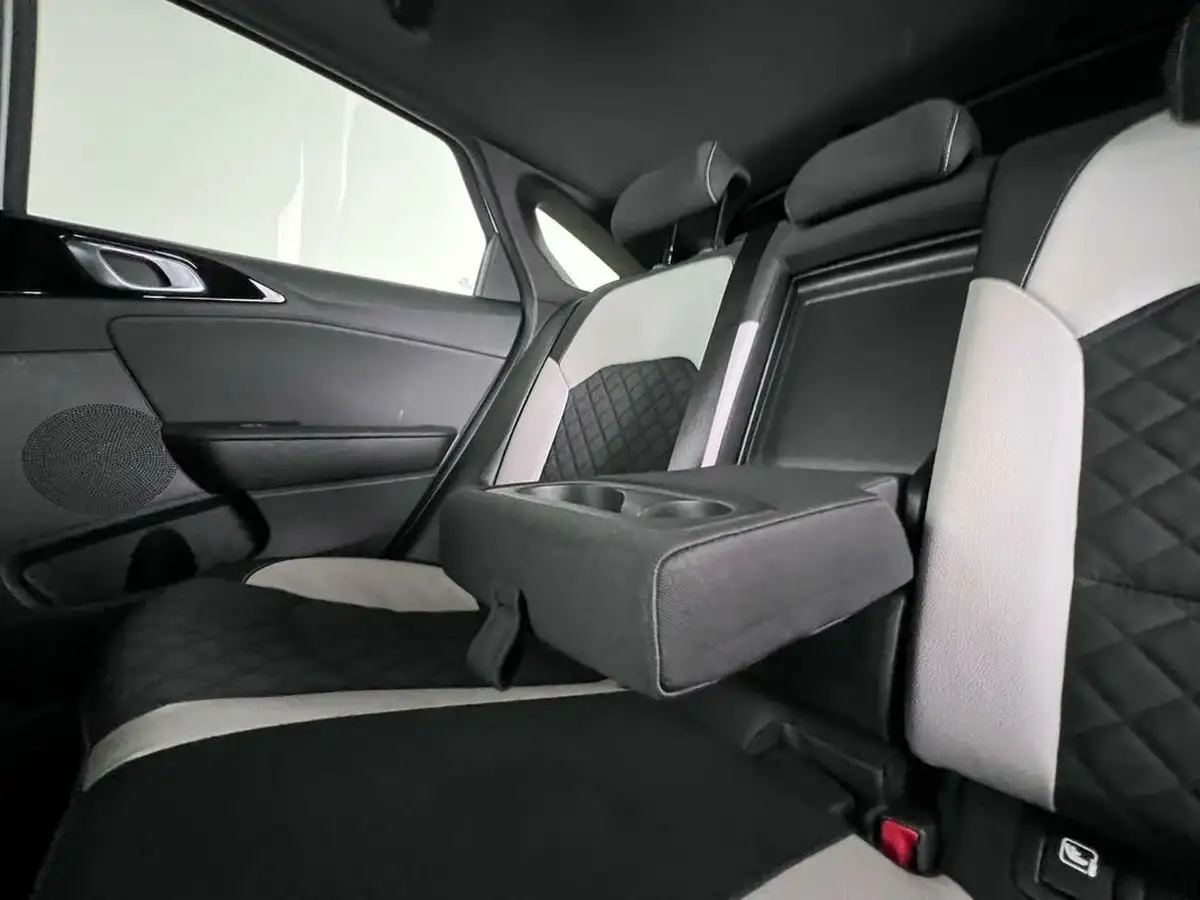 2021-kia-pro-ceed-15-t-gdi-gt-line-big-13