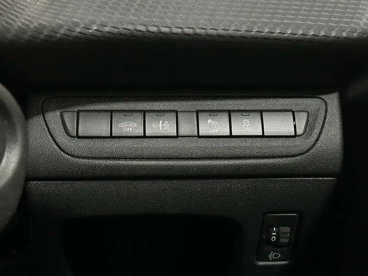 2016-peugeot-2008-suv-12-puretech-allure-82bhp-big-14