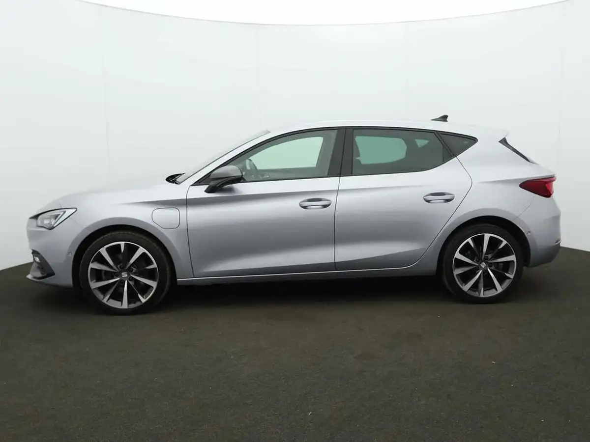 2021-seat-leon-14-e-hybrid-fr-sport-hatchback-big-3