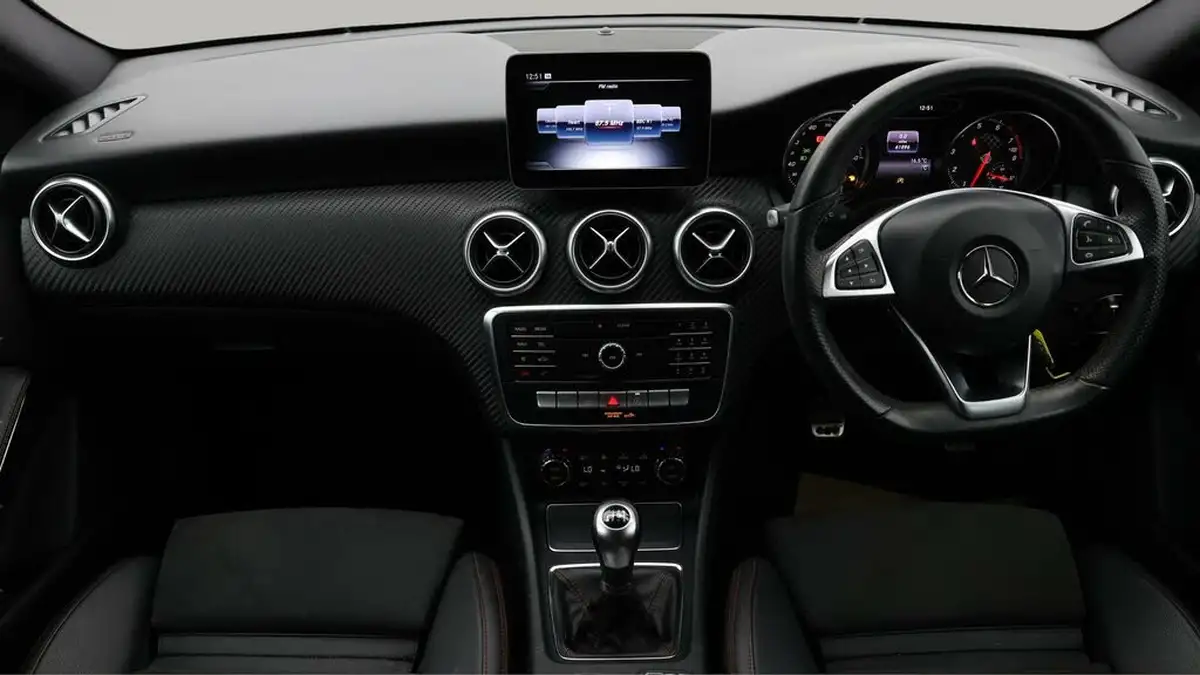2018-mercedes-benz-a-class-16-a180-amg-line-ss-big-12