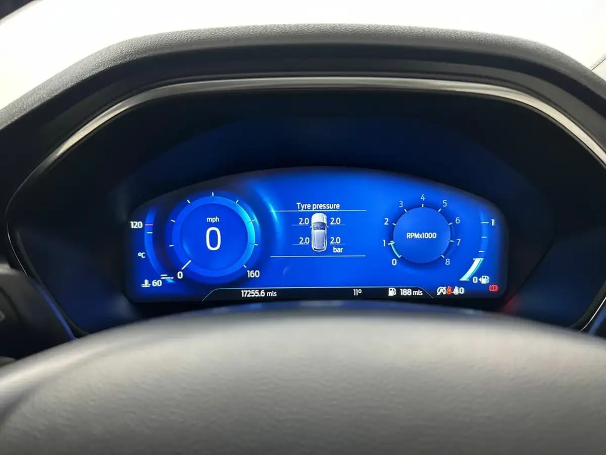 2022-ford-focus-10t-titanium-vignale-125ps-hatchback-big-17