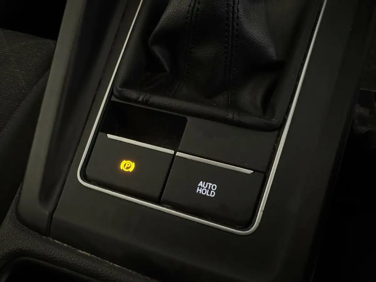 2021-volkswagen-golf-10-tsi-life-estate-big-21