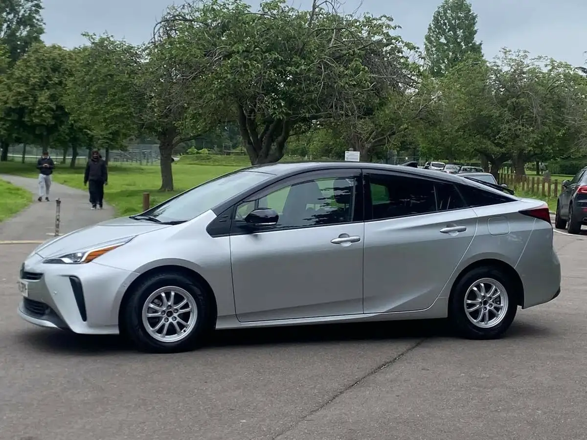 2019-toyota-prius-big-9