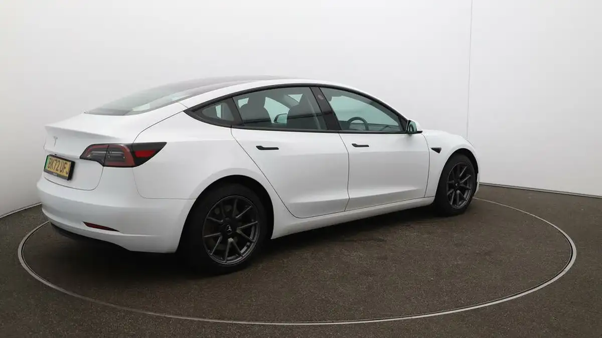 2022-tesla-model-3-e-rwd-big-44