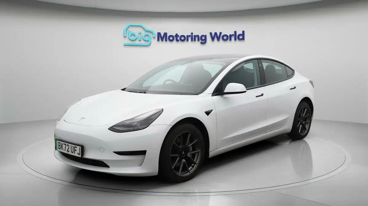 2022-tesla-model-3-e-rwd-big-3