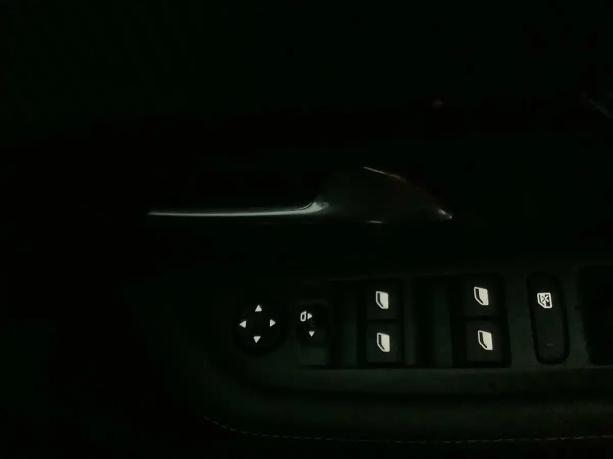 2021-peugeot-208-12-puretech-allure-premium-100bhp-big-22