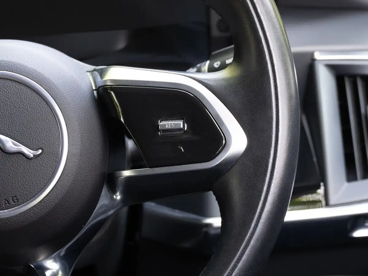 2021-jaguar-i-pace-ev400-se-big-59